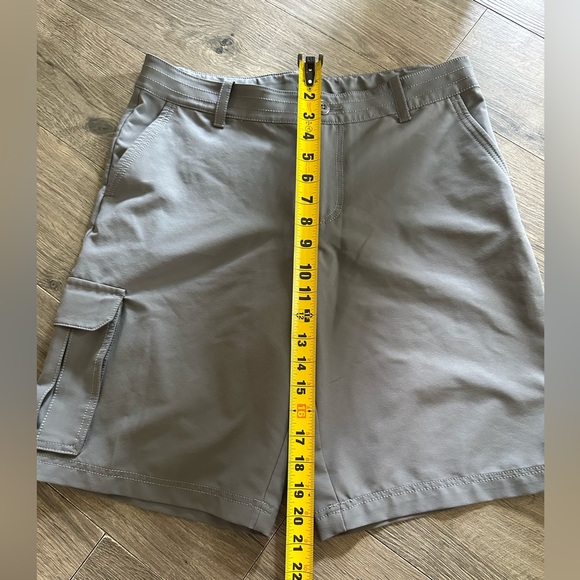 Under Armour Gray Shorts with Moisture-Wicking Fabric - Picture 2 of 4